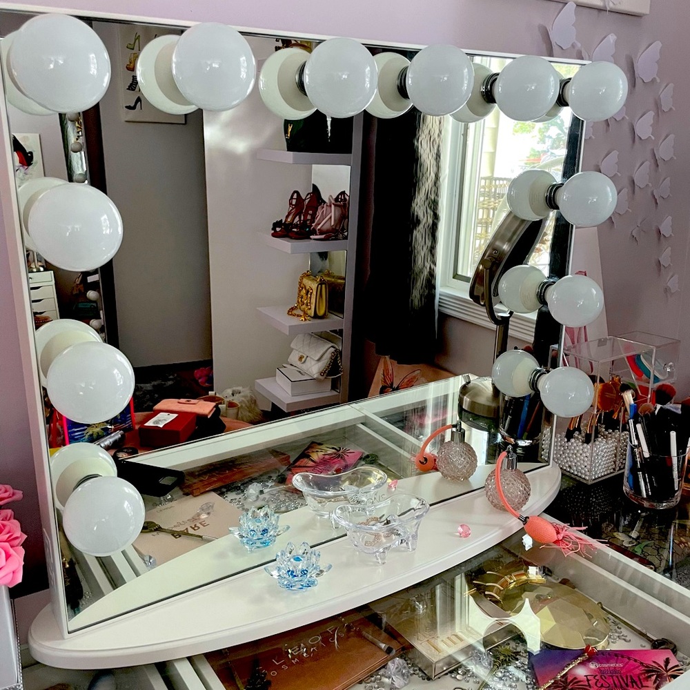 Impressions vanity vanity mirror with lights in white